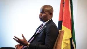 O Presidente de Moçambique, Daniel Chapo, durante entrevisa à Agencia Lusa, Porto, 8 de dezembro de 2025. (ACOMPANHA TEXTO DA LUSA).  JOSÉ COELHO/LUSA