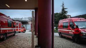Ambulances are transporting covid-19 pacients from Amadora Sintra Hospital to Luz Hospital in Lisbon, due to the rising of hospitalizations, Amadora, Portugal, 27th January 2021. The Amadora-Sintra Hospital, in the Lisbon district, is moving a team of doctors, nurses and auxiliaries to accompany the 19 patients who are being transferred to the infirmary that will open at Hospital da Luz in Lisbon. MARIO CRUZ/LUSA
