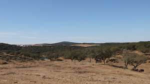 Local onde será construído o paredão da barragem do Pisão, durante uma visita ao início dos trabalhos da empreitada das Infraestruturas Primárias da Barragem do Pisão, Crato, 22 de setembro de 2025. A barragem é um projeto estruturante para o desenvolvimento do Alto Alentejo, que irá assegurar o abastecimento de água potável, potenciar a agricultura, reforçar a coesão territorial e contribuir para a transição energética da região. NUNO VEIGA/LUSA