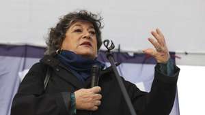 Ana Gomes, ex-deputada europeia, intervém durante uma ação de pré-campanha do Volt, evento "Portugal precisa dos Imigrantes", na Rua do Benformoso, Lisboa, 22 de fevereiro de 2024. CARLOS M. ALMEIDA/LUSA