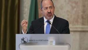 O governador do Banco de Portugal, Álvaro dos Santos Pereira, durante a conferência de imprensa de apresentação do Boletim Económico de dezembro 2025, no Museu do Dinheiro, em Lisboa, 19 de dezembro de 2025. JOÃO RELVAS/LUSA