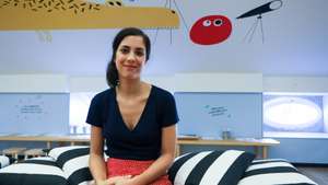 Catarina Sobral, ilustradora, durante entrevista à Agência Lusa sobre o seu trabalho na peça de teatro para crianças "Impossível" noTeatro Luís de Camões – LU.CA, em Lisboa, 4 de outubro de 2018. O mote para esta ocupação do LU.CA, até ao dia 14, é o espectáculo "Impossível", com manipulação de ilustração em tempo real, e o lançamento de um novo livro ilustrado, hómonimo, feito a partir da mesma temática dessa performance. (ACOMPANHA TEXTO DE 05 DE OUTUBRO DE 2018). MANUEL DE ALMEIDA/LUSA