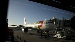 Avião da TAP na pista do Aeroporto Humberto Delgado, em Lisboa, 07 de janeiro de 2026. CARLOS M. ALMEIDA/LUSA