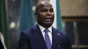 Mozambique´s President Daniel Chapo speaks during the welcome ceremony to the VI Portugal-Mozambique Bilateral Summit under the slogan “Portugal-Mozambique: partnership and prosperity” in Porto, Portugal, 09 December 2025. ESTELA SILVA/LUSA