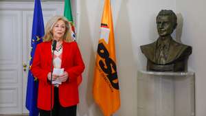 A vice-presidente do Partido Social Democrata (PSD), Leonor Beleza, profere uma declaração sobre o resultado das eleições presidenciais na sede do partido, em Lisboa, 08 de fevereiro de 2026. Mais de 11 milhões de eleitores foram chamados a escolher o novo Presidente da República, num sufrágio que opôs António José Seguro a André Ventura, os dois mais votados em 18 de janeiro.  ANTÓNIO PEDRO SANTOS/LUSA