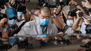 epa12718874 Pro‑democracy supporter and media tycoon Jimmy Lai Chee‑ying (C), founder of Hong Kong Apple Daily, makes his way through members of the media as he leaves the West Kowloon Courts Building in Hong Kong, China, 03 September 2020 (reissued 09 February 2025). A court in Hong Kong sentenced 78-year-old media tycoon and pro-democracy advocate Jimmy Lai, who holds British citizenship, to 20 years in prison for national securites offenses and sedition. Lai denies all charges.  EPA/JEROME FAVRE