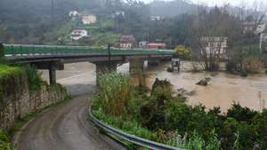 A subida da água no Rio Ceira, continua inundar terrenos, a ameaçar casas e a cortar estradas, em Cabouco, Coimbra, 11 de fevereiro de 2026. PAULO NOVAIS/LUSA