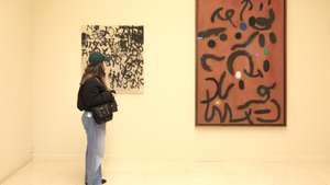 Visita de imprensa e inauguração da exposição "Afinidades Coletivas: Joan Miró e a Arte Contemporânea na Coleção do Museu de Serralves ", Museu de Serralves, Porto, 12 de fevereiro de 2026. Dividida em 09 capítulos, a exposição volta a mostrar a Coleção Miró depositada em Serralves, desta vez em diálogo com obras de Helena Almeida, Marcel Broodthaers, Pedro Calapez, Luisa Cunha, Ana Hatherly, Anselm Kiefer, Robert Morris, Julião Sarmento, Thomas Schütte ou Angelo de Sousa. JOSÉ COELHO/LUSA