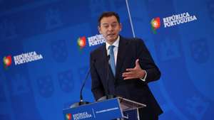 O primeiro-ministro, Luís Montenegro, discursa na cerimónia de tomada de posse dos presidentes das várias Comissões de Coordenação e Desenvolvimento Regional de todo o país, Évora, 27 de fevereiro de 2026. NUNO VEIGA/LUSA