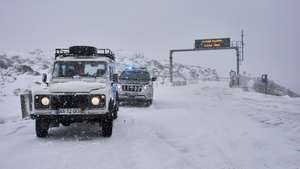 epa12607451 Access road to Serra da Estrela (continental Portuguese highest mountain range) Tower is closed due to snowfall in Covilha, Portugal, 21 December 2025. Eleven districts in mainland Portugal are under an orange warning, the second highest, due to snowfall and rough seas, according to the Portuguese Institute of the Sea and the Atmosphere (IPMA).  EPA/MIGUEL PEREIRA DA SILVA
