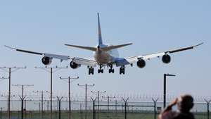 epa12511501 A person watches as an airplane descends for landing at Los Angeles International Airport (LAX) in Los Angeles, California, USA, 07 November 2025. US airlines started canceling hundreds of flights on 07 November 2025, hours after the Federal Aviation Administration (FAA) ordered the cuts amid the current US government shutdown.  EPA/ALLISON DINNER
