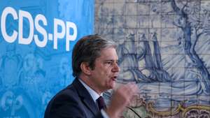 O presidente do grupo parlamentar do CDS-PP, Paulo Núncio, intervém na abertura das jornadas parlamentares do CDS/PP, sob o lema "CDS, Portugal e o futuro", na Assembleia da República em Lisboa, 23 de março de 2026. TIAGO PETINGA/LUSA