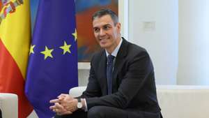 epa12850490 Spanish Prime Minister Pedro Sanchez (C) speaks with Senegalese President Bassirou Diomaye Faye (not pictured) during their meeting at La Moncloa Palace in Madrid, Spain, 26 March 2026.  EPA/KIKO HUESCA