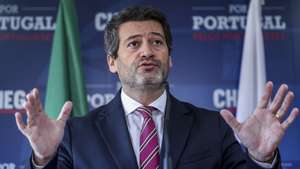 Conferência de imprensa do presidente do Chega, André Ventura, após reunião com os deputados da Comissão de Trabalho e Segurança Social sobre o acordo laboral, em Lisboa, 10 de março de 2026. MIGUEL A. LOPES/LUSA