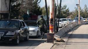 epa12791815 Vehicles line up at Jdeidat Yabous border crossing with Lebanon, amid an increased cross-border movement in Jdeidat Yabous, 45 kilometers west of Damascus, Syria, 03 March 2026. Syrian authorities reported a rise in the number of returnees from Lebanon at the border crossings as Israel conducts strikes across the country targeting Hezbollah infrastructure and personnel.  EPA/MOHAMMED AL-RIFAI