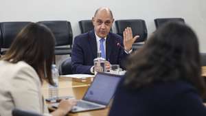 Manuel Pizarro, na qualidade de ministro da Saúde, de setembro de 2022 a março de 2024, ouvido esta tarde na comissão Parlamentar de Inquérito do Instituto Nacional de Emergência Médica, IP na Assembleia da República em Lisboa, 15 de abril de 2026. MIGUEL A. LOPES/LUSA