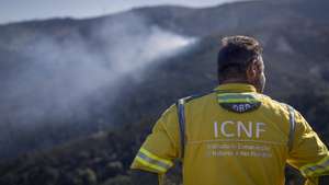 Fogo controlado pelo ICNF, na Serra do Marão, em Amarante, 17 de março de 2026. (ACOMPANHA TEXTO DO DIA 19 DE MARÇO DE 2026). PEDRO SARMENTO COSTA/LUSA