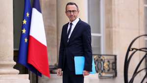 epa12444735 President of Les Republicains (LR) party Bruno Retailleau arrives at the Elysee Palace for a meeting with French President Emmanuel Macron in Paris, France, 10 October 2025. The French president has invited all political forces, except the RN (National Rally) and LFI (La France Insoumise), to the Elysee Palace. Following the resignation of Sebastien Lecornu as prime minister, French President Emmanuel Macron announced the appointment of a new prime minister on 10 October 2025.  EPA/Teresa Suarez