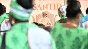 epa12905311 Pope Leo XIV during his visit to the staff and patients of Jean Pierre Olie Psychiatric Hospital in Malabo, Equatorial Guinea, 21 April 2026. Pope Leo XIV is on an apostolic journey to Equatorial Guinea.  EPA/LUCA ZENNARO