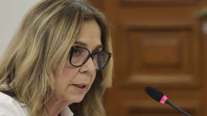 A ministra da Saúde, Ana Paula Martins, intervém durante a sua audição na Comissão Parlamentar de Inquérito ao Instituto Nacional de Emergência Médica, I.P., na Assembleia da República, em Lisboa, 21 de abril de 2026. MANUEL DE ALMEIDA/LUSA