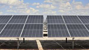 Inauguração do Parque Solar Fotovoltaico do Luau, infraestrutura que congrega 54.912 painéis, que visa eletrificar 20.573 casas e beneficiar 94.000 habitantes da província do Moxico, e prometeu eletrificar todo o país, Luau, Angola, 4 de maio de 2026. Instalado numa área de 60 hectares, com uma potência instalada de 31,85 megawatts e 79 megawatts de potência de armazenamento, o parque do Luau faz parte do projeto “Angola Energia 2025” que contempla a eletrificação até 2027 de 60 localidades rurais das províncias do Bié, Malanje, Lunda Norte, Lunda Sul, Moxico e Moxico Leste. AMPE ROGÉRIO/LUSA