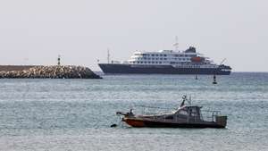 The Dutch cruise ship MS Hondius, where, following the outbreak of acute respiratory syndrome on board, three people have died and three others are showing symptoms. The ship is anchored off the coast of the city of Praia, on the island of Santiago, Cape Verde, 04 May 2026. The MS Hondius entered Cape Verdean waters on Sunday, and the archipelago’s health authorities are monitoring it following an international notification of a respiratory disease outbreak on board, with severe cases and deaths reported. ELTON MONTEIRO/LUSA