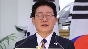 epa12902225 South Korean President Lee Jae Myung attends a joint press conference with Indian Prime Minister Narendra Modi (not pictured) following their talks at the government guest house in New Delhi, India, 20 April 2026.  EPA/YONHAP SOUTH KOREA OUT