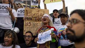 epaselect epa12931023 People hold signs during a demonstration calling for the release of political prisoners in Caracas, Venezuela, 03 May 2026. Venezuelans gathered in various cities across the country to demand the release of political prisoners, following a call to action issued by opposition leader and 2025 Nobel Peace Prize laureate Maria Corina Machado.  EPA/Miguel Gutierrez