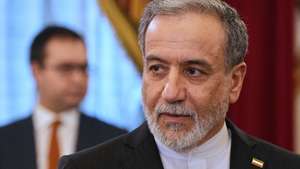 epa12917343 Iranian Foreign Minister Abbas Araghchi arrives to attend his talks with the Russian president at the Boris Yeltsin Presidential Library in St. Petersburg, Russia, 27 April 2026.  EPA/DMITRI LOVETSKY / POOL