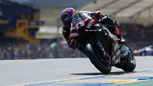 epa12943711 Aprilia Racing rider Jorge Martin of Spain in action during the Sprint race of the French Motorcycling Grand Prix in Le Mans, France, 09 May 2026.  EPA/YOAN VALAT