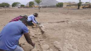 Ttrabalhos dos arqueólogos que começaram a trazer à luz do dia o que resta da “Frigideira”, cela de tortura da ditadura portuguesa, no campo de concentração do Tarrafal, Cabo Verde, 13 de maio de 2026. (ACOMPANHA TEXTO DE 14 DE MAIO DE 2026). LUÍS MIGUEL FONSECA/LUSA