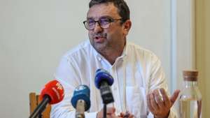 O presidente do Sindicato dos Jornalistas, Luís Filipe Simões, intervém durante uma conferência de imprensa do SJ para anunciar a greve geral de jornalistas para dia 19 de março em protesto contra os baixos salários, a precariedade e a degradação acentuada das condições de exercício do jornalismo, Lisboa, 19 de fevereiro de 2024. MIGUEL A. LOPES/LUSA