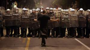 epa12988353 A protester hackles riot police officers as they take positions after a mass student-led anti-government rally in Belgrade, Serbia, 23 May 2026. Thousands gathered to ramp up pressure on the government and demand early parliamentary elections. The political movement originally erupted across the country following the November 2024 canopy collapse at the Novi Sad railway station that killed 16 people.  EPA/ANDREJ CUKIC