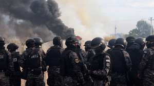 epa13020936 Members of the Bolivian police clash with protesters while clearing a roadblock in San Julian, Bolivia, 06 June 2026. At least two police officers were wounded by gunfire during an operation to clear a roadblock in the eastern region of Santa Cruz, which has been in place for 24 days due to protests by groups demanding the resignation of Bolivian President Rodrigo Paz.  EPA/JUAN CARLOS TORREJON