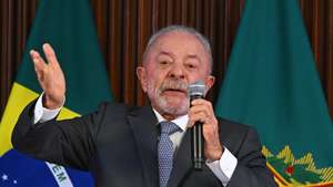 epa13013559 Brazilian President Luiz Inacio Lula da Silva gestures during a ministerial meeting at the Planalto Palace in Brasilia, Brazil, 03 June 2026. President Lula da Silva spoke out against recent announcements from the Trump administration threatening additional tariffs on Brazil over alleged unfair Brazilian trade practices.  EPA/ANDRE BORGES