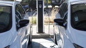 Posto de carregamento de carros elétricos, em Lisboa, 11 de agosto de 2024. Sustentabilidade. Ambiente. Energias renováveis. ANTÓNIO PEDRO SANTOS/LUSA