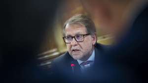 O ministro da Administração Interna, Luis Neves, durante a sua audição na Comissão de Assuntos Constitucionais, Direitos, Liberdades e Garantias, na Assembleia da República, em Lisboa, 17 de junho de 2026. JOSÉ SENA GOULÃO/LUSA