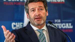 O presidente do Chega, André Ventura, fala em conferência de imprensa sobre a lei da nacionalidade na sede do seu partido em Lisboa, 30 de março de 2026. TIAGO PETINGA/LUSA