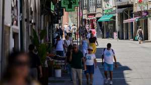 Temperaturas elevadas devido à onda de calor, Braga, 1 de julho de 2026. Segundo a informação do Instituto Português do Mar e da Atmosfera (IPMA), prevê-se para os próximos dias um agravamento das condições meteorológicas associadas ao tempo quente e seco, com um aumento da temperatura máxima, com valores a acima dos 40 graus Celsius, em várias regiões do território. HUGO DELGADO/LUSA
