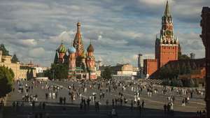 epa13042120 People enjoy the sun walking in Red Square near the Kremlin in Moscow, Russia, 16 June 2026.  EPA/SERGEI ILNITSKY