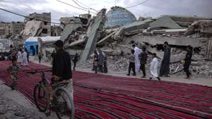 epa12996601 Displaced Palestinians gather to perform Eid al-Adha prayers beside the ruins of Al-Huda Mosque in Khan Younis, southern Gaza Strip, 27 May 2026. Eid al-Adha, also known as the Feast of Sacrifice, coincides with the annual Hajj pilgrimage to Mecca and is traditionally marked by the sacrifice of livestock and the distribution of meat among family, friends and those in need.  EPA/HAITHAM IMAD