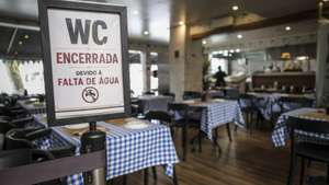 Restaurante com sinalização de indisponibilidade de uso das casas de banho por falta de água na Costa de Caparica, 11 de Julho de 2026. (ACOMPANHA TEXTO DA LUSA)
RUI MINDERICO/LUSA
