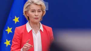 epa13108054 European Commission President Ursula von der Leyen speaks to the media on the final report of a special panel on child safety online, in Brussels, Belgium, 13 July 2026.  EPA/OLIVIER MATTHYS
