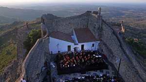 Vista aérea do Festival Internacional de Música de Marvão com a Hong Kong Sinfonietta, no Castelo da Aldeia do Marvão, 30 de julho de 2023. NUNO VEIGA/LUSA