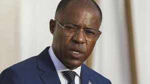 O novo primeiro-ministro de Cabo Verde, Francisco Carvalho, discursa durante a posse do XI Governo de Cabo Verde, na Cidade da Praia, Cabo Verde, 19 de junho de 2026. O Partido Africano da Independência de Cabo Verde (PAICV) venceu as eleições legislativas de 17 de maio com maioria absoluta, elegendo 37 dos 72 deputados. ELTON MONTEIRO/LUSA