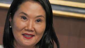 epa13093341 Peru's president-elect, Keiko Fujimori, speaks during a meeting with the president of the Central Reserve Bank of Peru (BCRP), Julio Velarde, in Lima, Peru, 06 July 2026. Fujimori announced that Velarde would remain at the helm of the BCRP.  EPA/JOHN REYES MEJIA