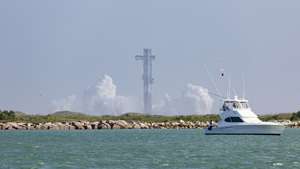 epa13116245 SpaceX's Starship V3 rocket for its 13th flight test stands on the launch pad at Starbase as viewed from South Padre Island, Texas, USA, 16 July 2026. SpaceX CEO Elon Musk said some engines failed to start, triggering an automatic launch abort, and that the company was offloading propellant and hoped to make another attempt within a few days.  EPA/MICHAEL GONZALEZ