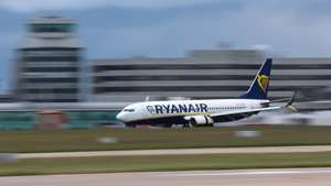epa13011477 A Ryanair flight lands at Manchester Airport in Manchester, Britain, 02 June 2026. Jet fuel prices have risen sharply on international markets since the beginning of the conflict in the Middle East, with EasyJet reporting that its kerosene bill rose by 25 million pounds (28.9 million euros) in March.  EPA/ADAM VAUGHAN