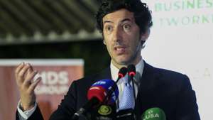 O secretário de Estado da Economia, João Rui Ferreira, discursa no 9.º Business Networking Angola – Portugal promovido pela Câmara de Comércio e Indústria Portugal Angola (CCIPA), em Luanda, Angola, 20 de julho de 2026. AMPE ROGÉRIO/ LUSA