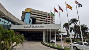 epa13014444 The facade of a building belonging to the Spanish hotel chain Melia is seen in Havana, Cuba, 03 June 2026. The partial withdrawal from Cuba by Melia, the largest foreign operator in the sector, is the fourth announcement of its kind in one week, following decisions by Spanish company Iberostar, Canadian company Blue Diamond and Indonesian company Archipelago International.  EPA/Ernesto Mastrascusa